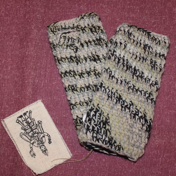 🔥 Nepalese Sundance Merino Handwarmers - BW - Picture 1 of 5